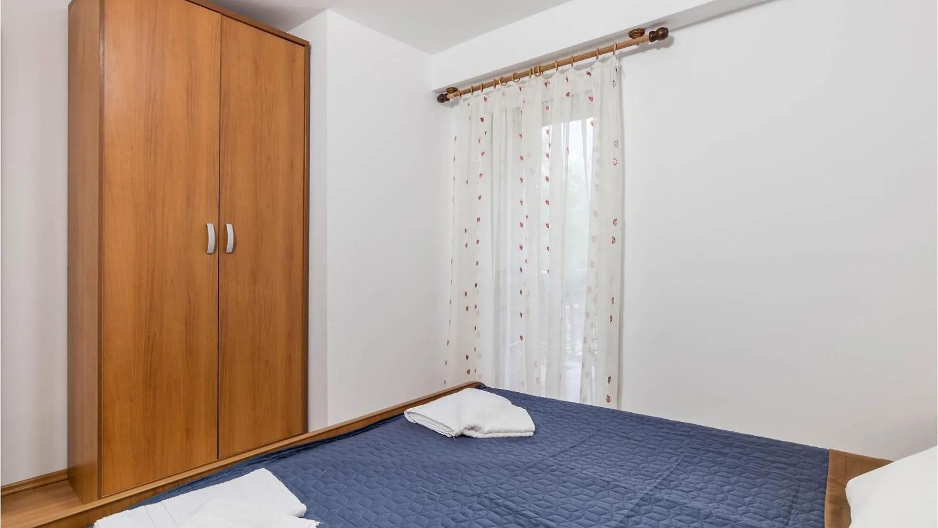 2 Bedroom Stunning Home In Jurdani Croatia