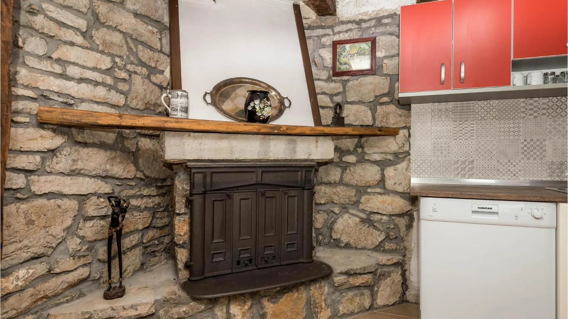 2 Bedroom Stunning Home In Jurdani