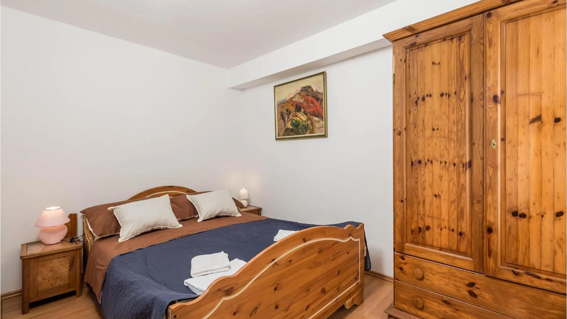 2 Bedroom Stunning Home In Jurdani 0*,