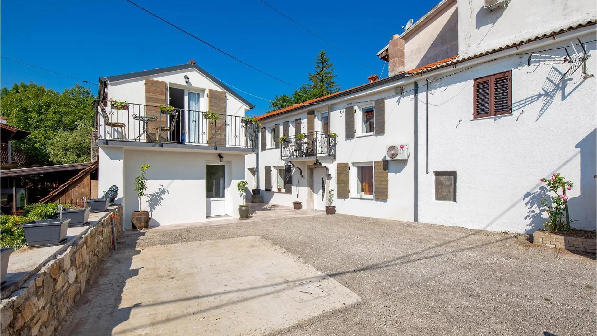 Holiday home 2 Bedroom Stunning Home In Jurdani
