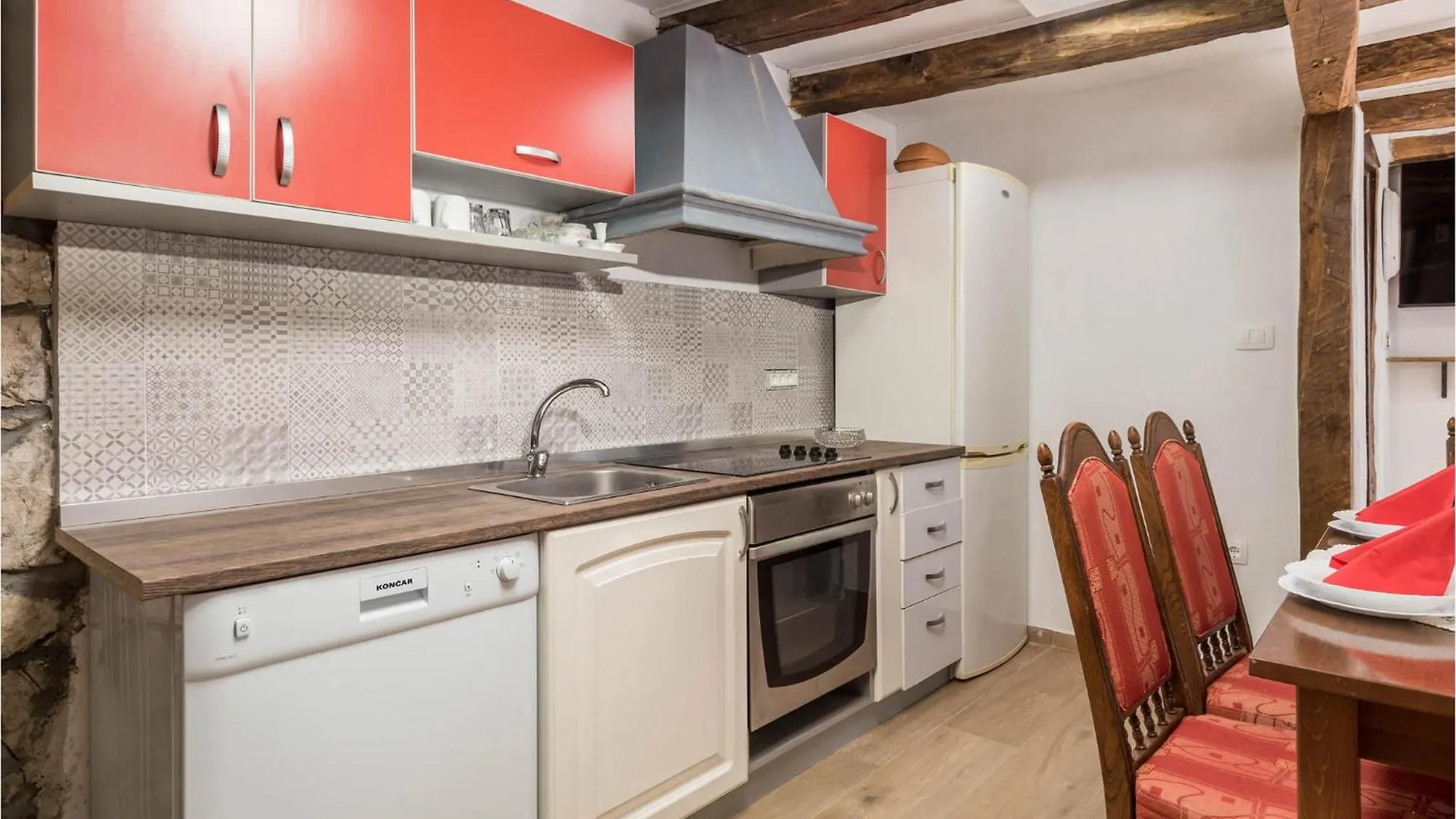 2 Bedroom Stunning Home In Jurdani 0*,